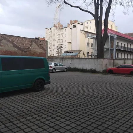 Apartmans In The Center With Privat Parking 아파트 *